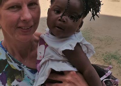 Hilde Chistè mit süßem Baby in Sambia, Aufnahme: © die Mutter der kleinen