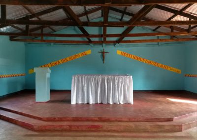 Neue Kirche in Chiponde - Bibelzitat in der Lokalsprache Tumbuka © Hilde Chistè